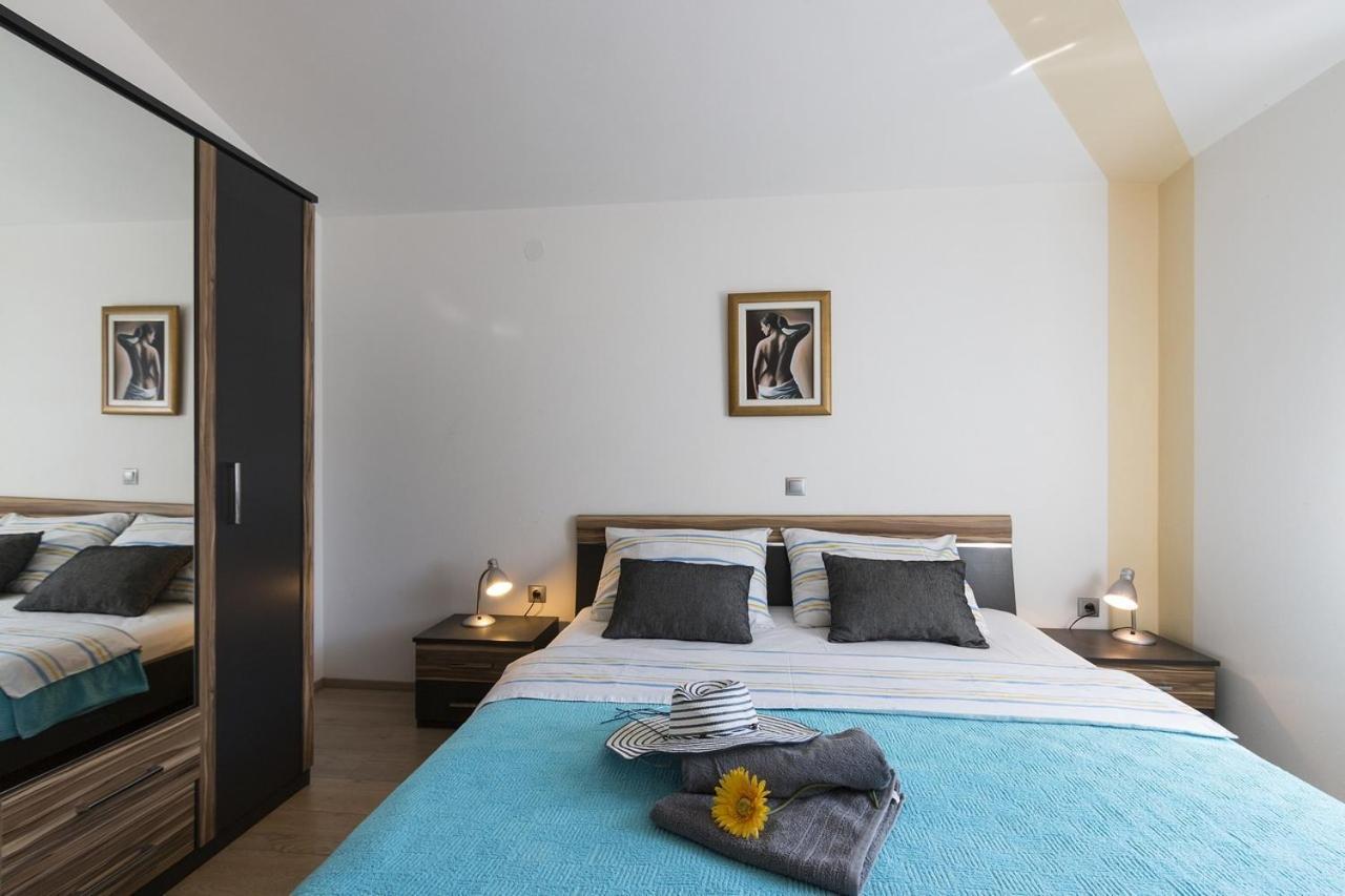 Carmen Apartment